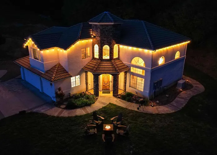 Mountain Majesty With Hot Tub, Pool Table, Generator, Ev Hookup