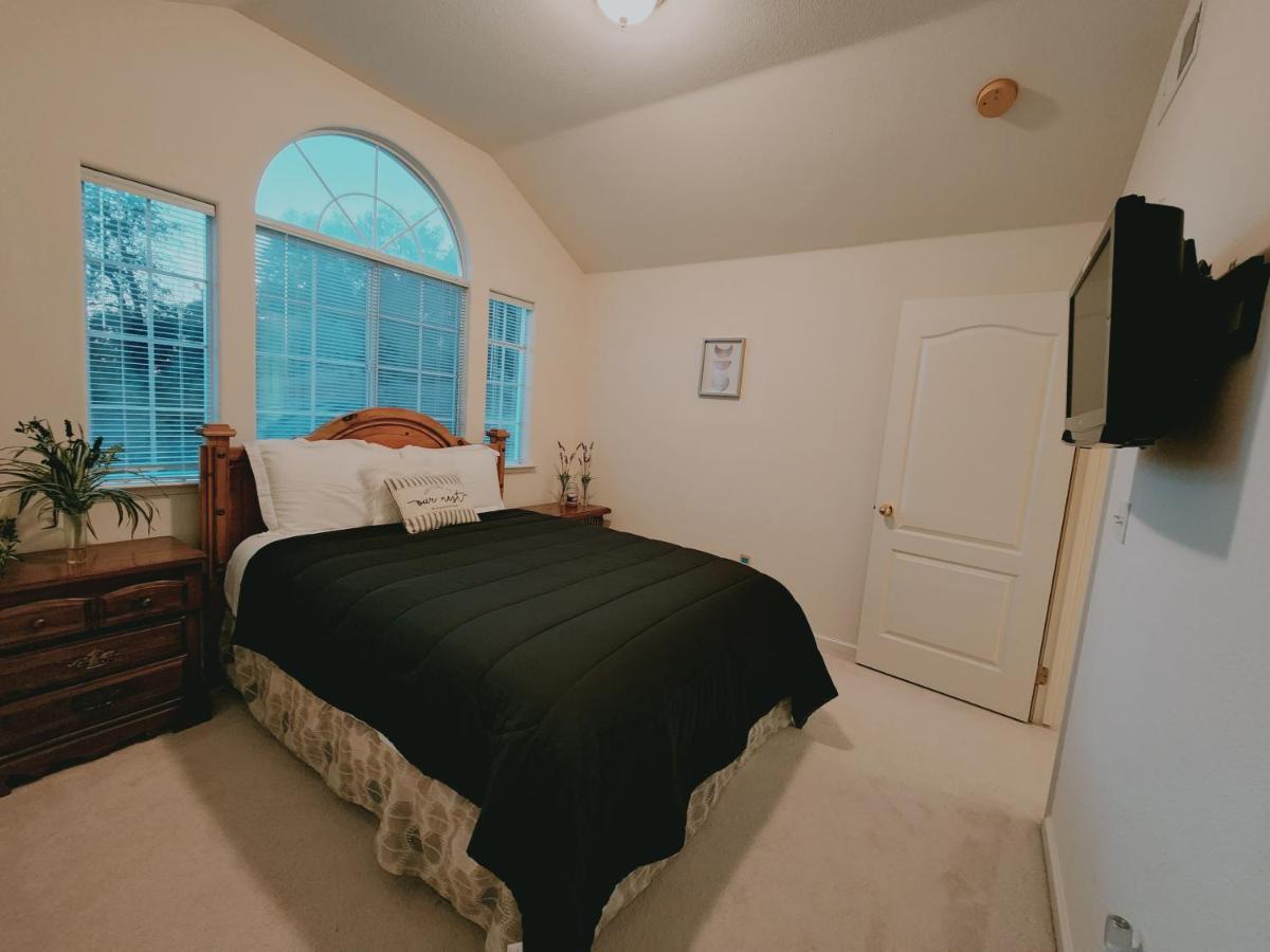 Mountain Majesty With Hot Tub, Pool Table, Generator, Ev Hookup Villa *