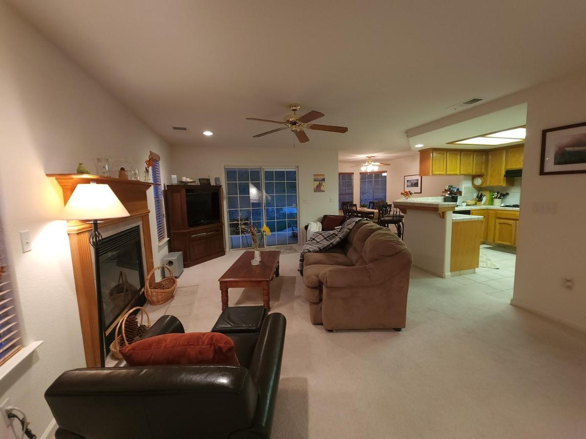 Villa Mountain Majesty With Hot Tub, Pool Table, Generator, Ev Hookup Oakhurst