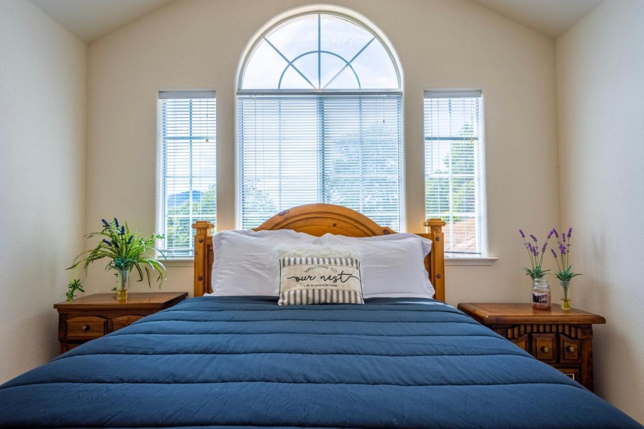 Mountain Majesty With Hot Tub, Pool Table, Generator, Ev Hookup * Oakhurst