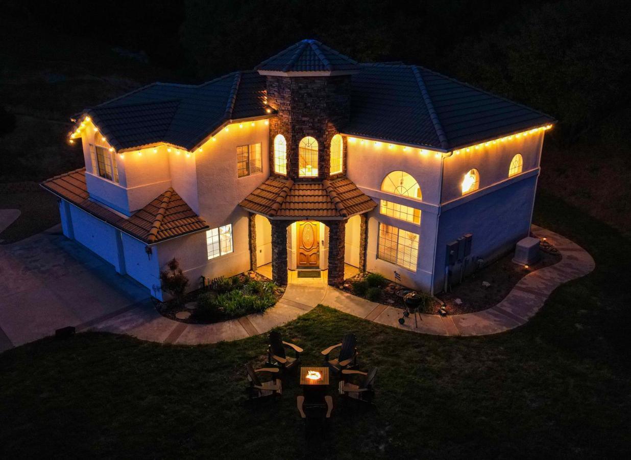 Mountain Majesty With Hot Tub, Pool Table, Generator, Ev Hookup Villa