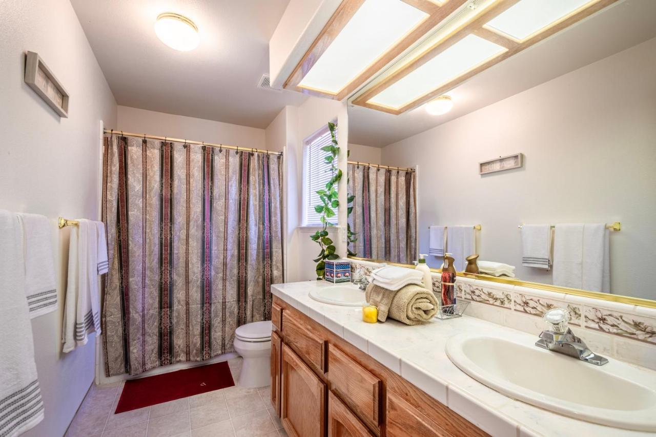 Mountain Majesty With Hot Tub, Pool Table, Generator, Ev Hookup